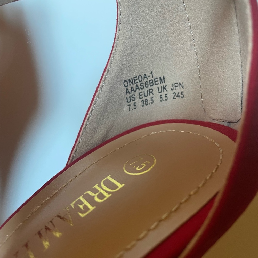 Red heels - Picture 5 of 8